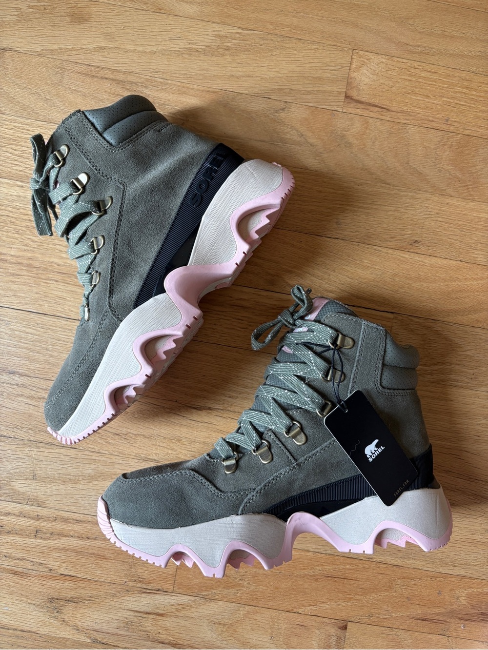 Sorel Women's Green Lace-Up Boots with Pink Sole Accents